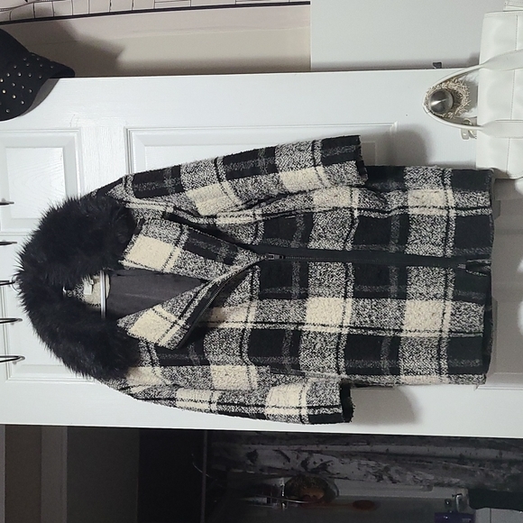 Plaid Wool Blend Coat w/ Removable Faux Fur Collar - Picture 7 of 9